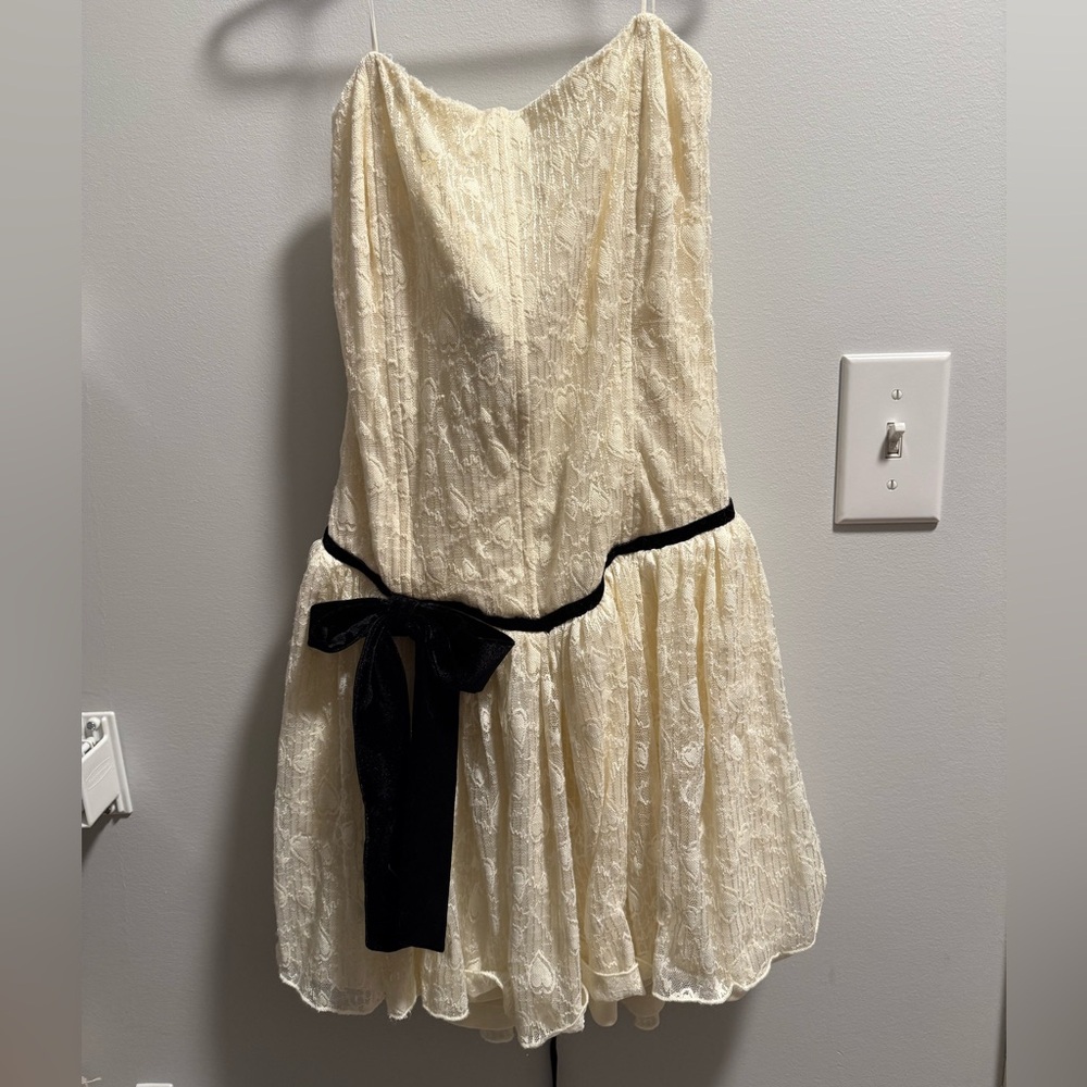 CITY OF LOVE VELVET RIBBON LACE MINI DRESS